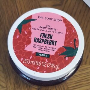 The Body Shop Fresh Raspberry Gel Body Scrub - Red